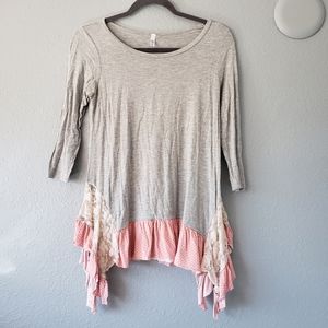 Dasies gray tunic with hemline lace detailing